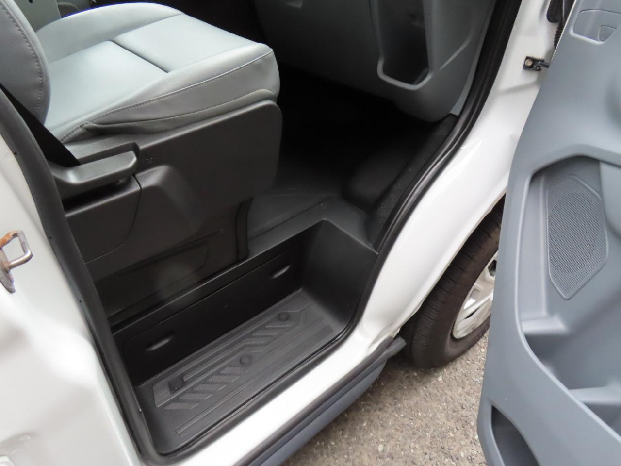 Ford Transit 150 Van Low Roof 60/40 Pass. 130-in. WB 2017