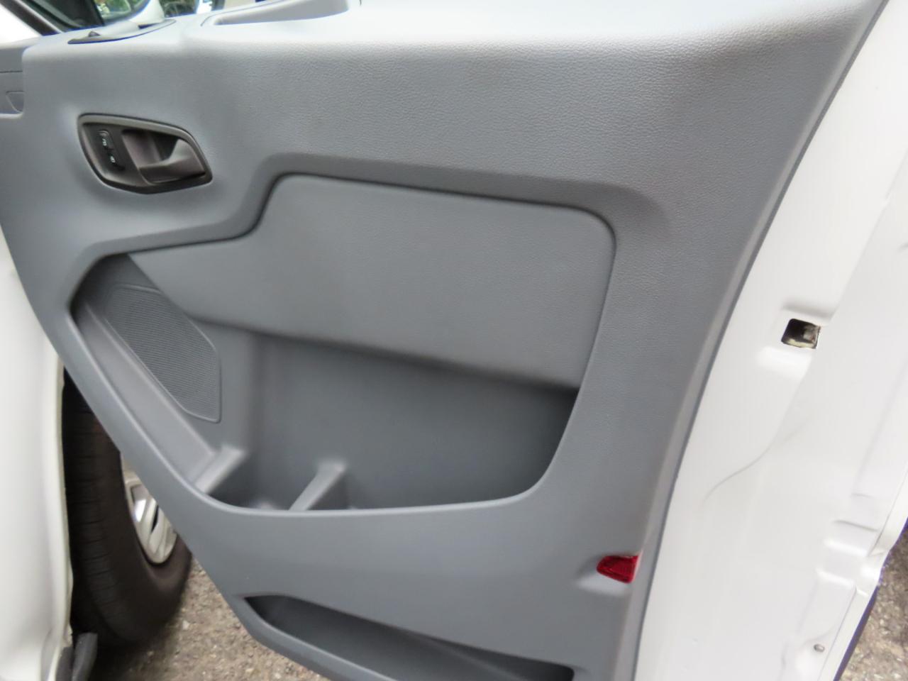 Ford Transit 150 Van Low Roof 60/40 Pass. 130-in. WB 2017