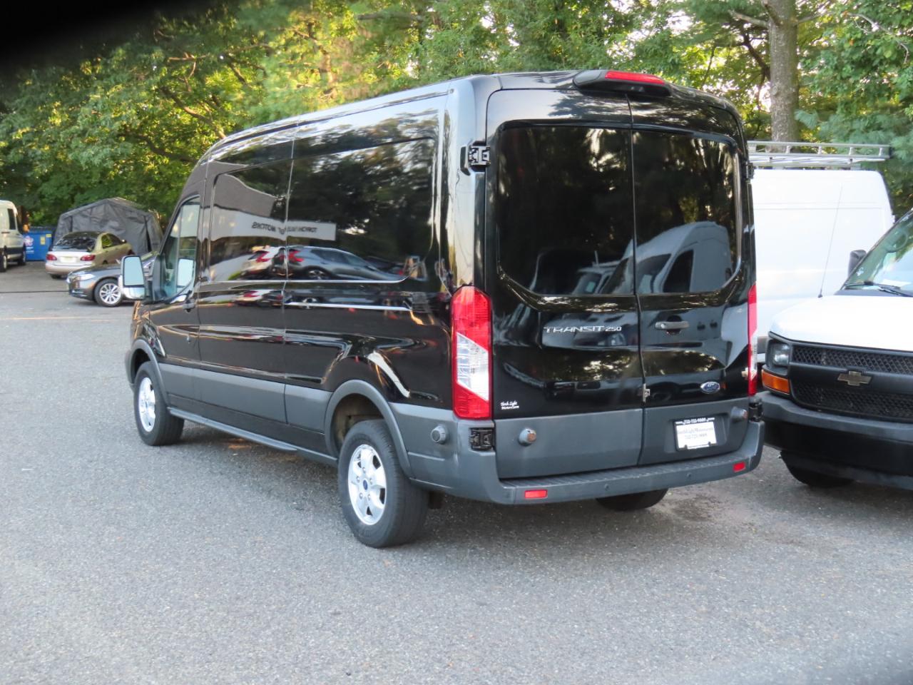 Ford Transit 250 Van Med. Roof w/Sliding Pass. 148-in. WB 2018