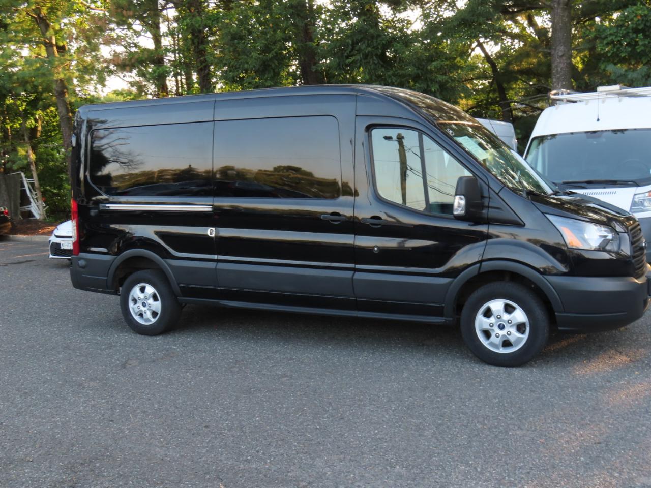 Ford Transit 250 Van Med. Roof w/Sliding Pass. 148-in. WB 2018