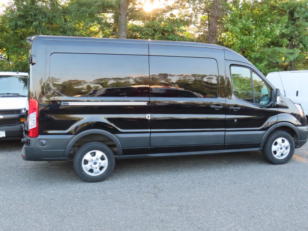 Ford Transit 250 Van Med. Roof w/Sliding Pass. 148-in. WB 2018