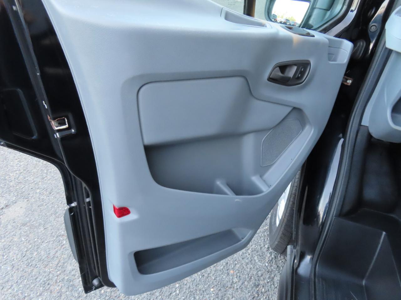 Ford Transit 250 Van Med. Roof w/Sliding Pass. 148-in. WB 2018
