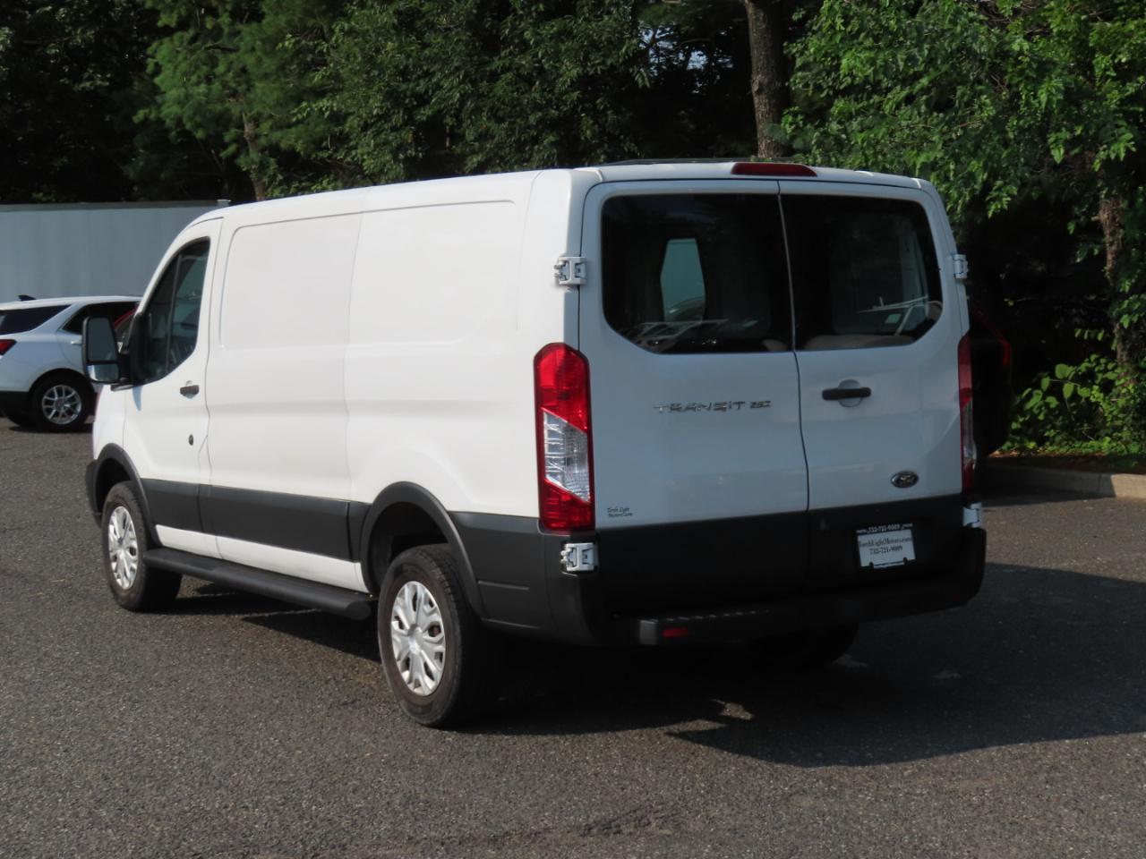 Ford Transit 250 Van Low Roof 60/40 Pass.130-in. WB 2016