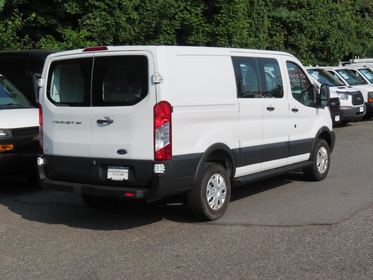 Ford Transit 250 Van Low Roof 60/40 Pass.130-in. WB 2016