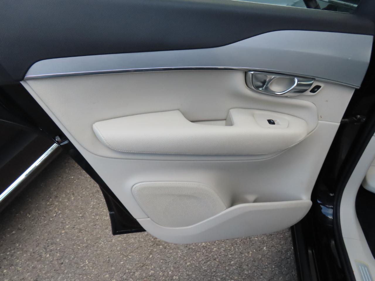 Volvo XC90 T6 Momentum AWD 2017