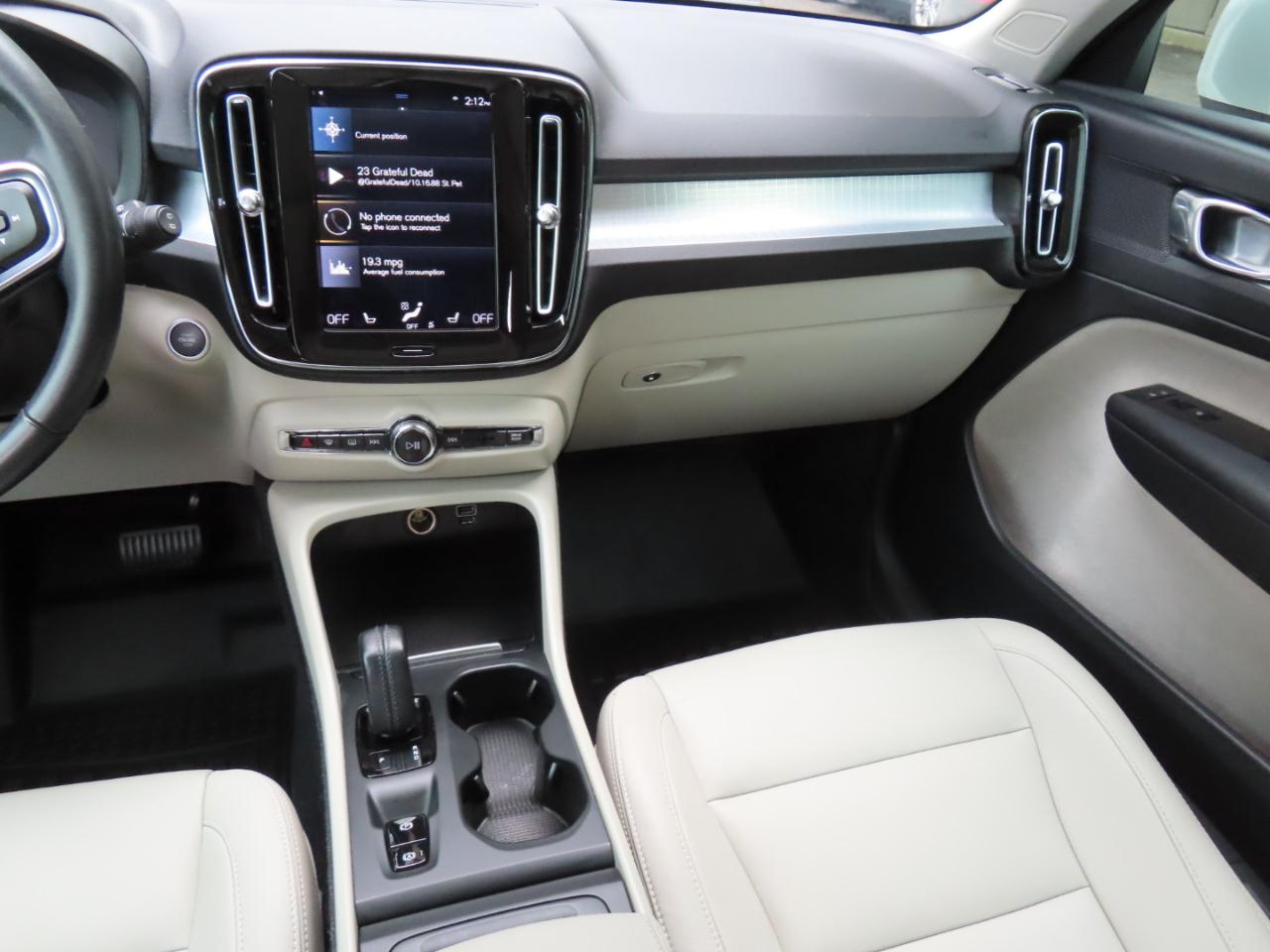 Volvo XC40 T5 Momentum AWD 2021