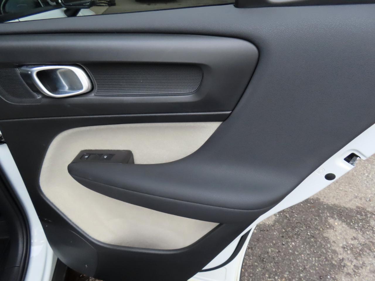 Volvo XC40 T5 Momentum AWD 2021