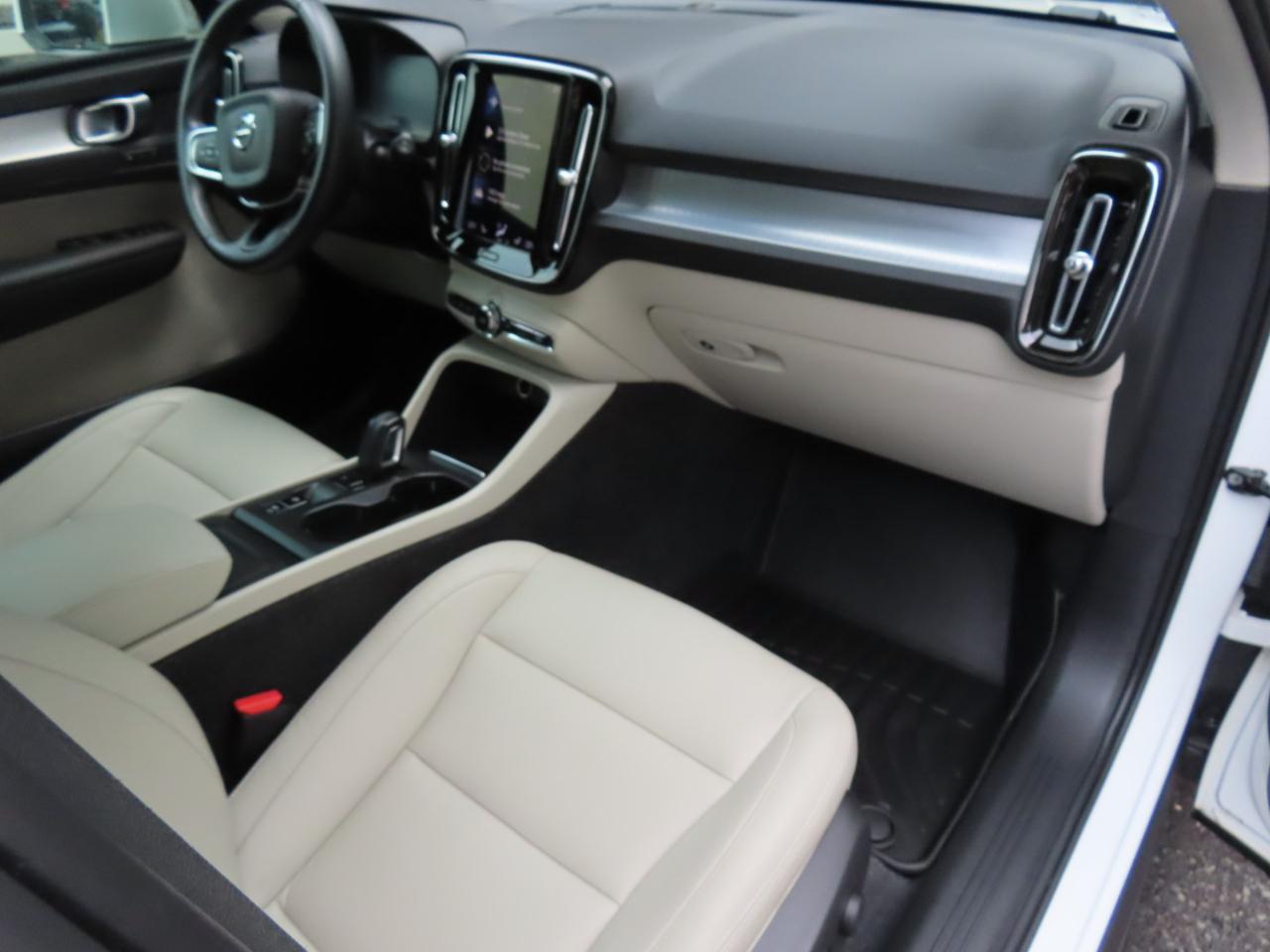 Volvo XC40 T5 Momentum AWD 2021