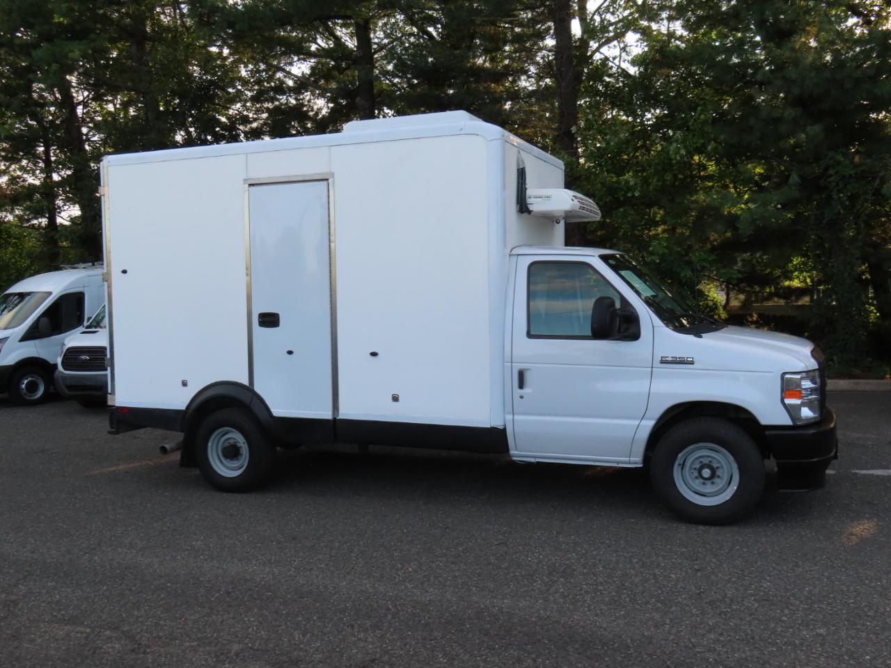 Ford Econoline E-350 Super Duty 2023