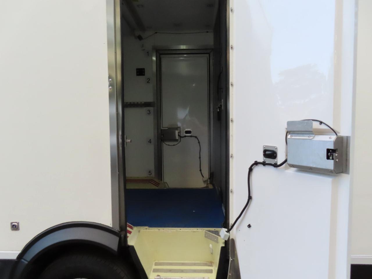 Ford Econoline E-350 Super Duty 2023