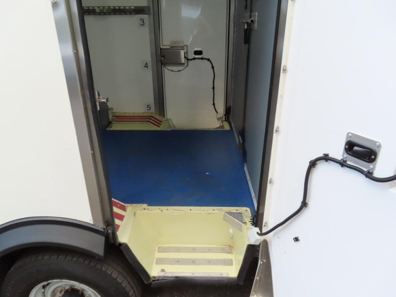 Ford Econoline E-350 Super Duty 2023