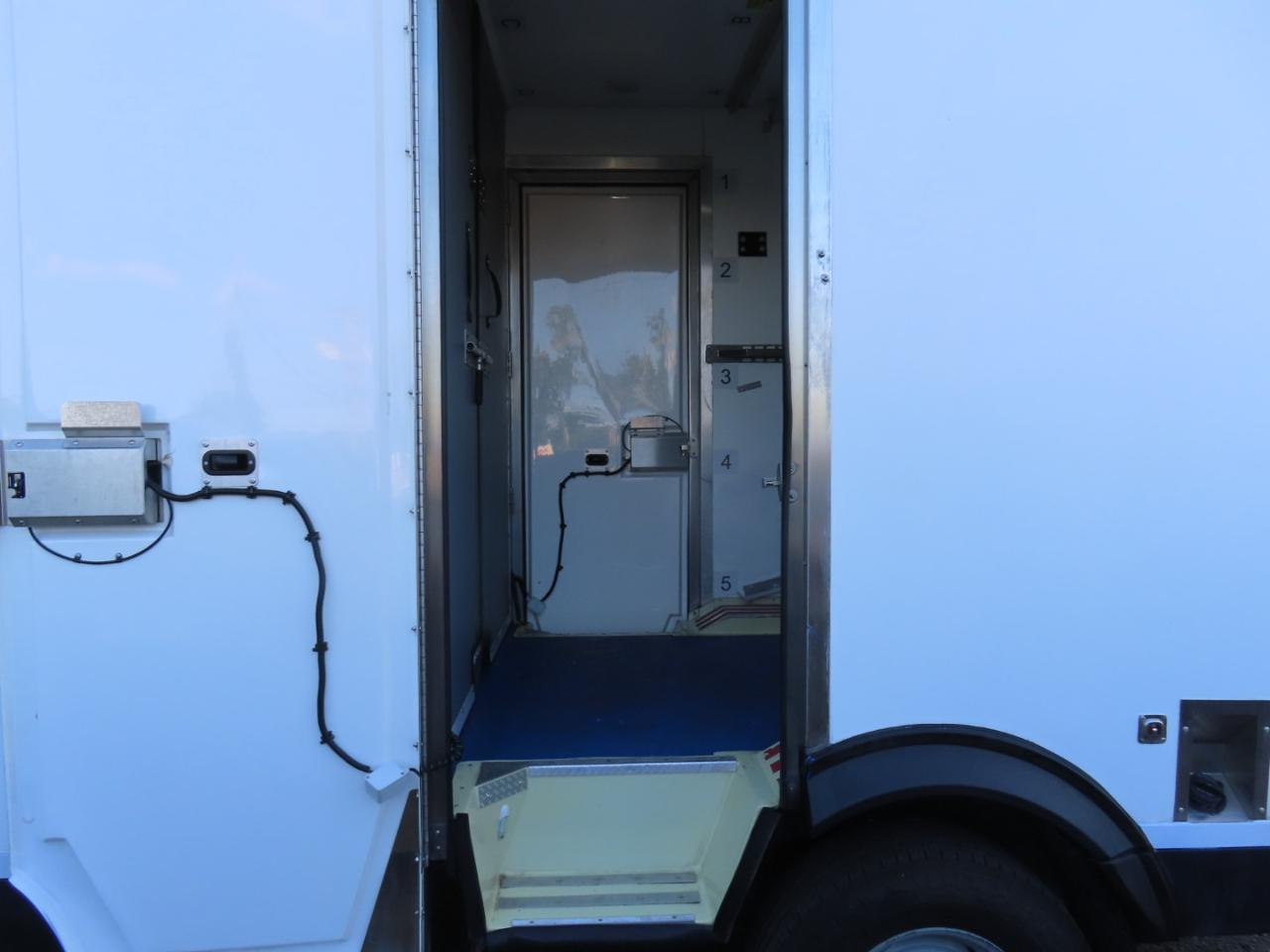 Ford Econoline E-350 Super Duty 2023