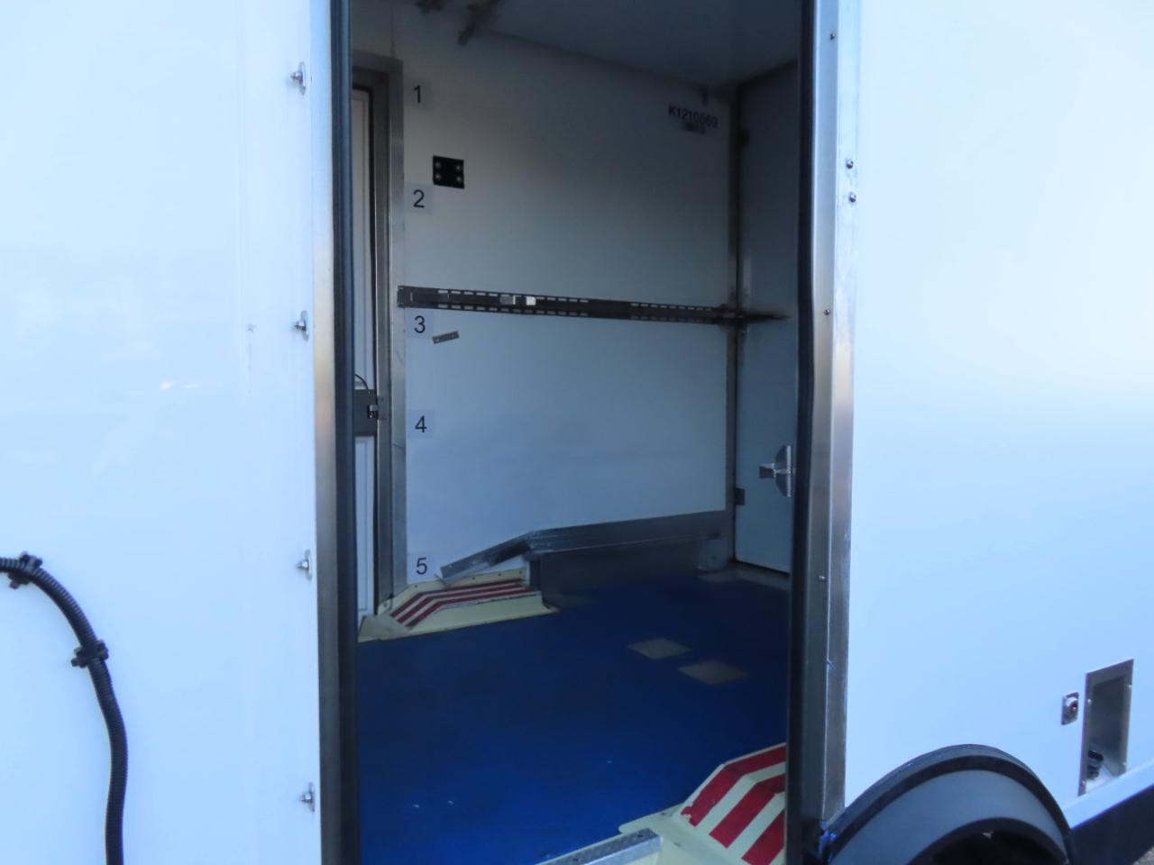 Ford Econoline E-350 Super Duty 2023
