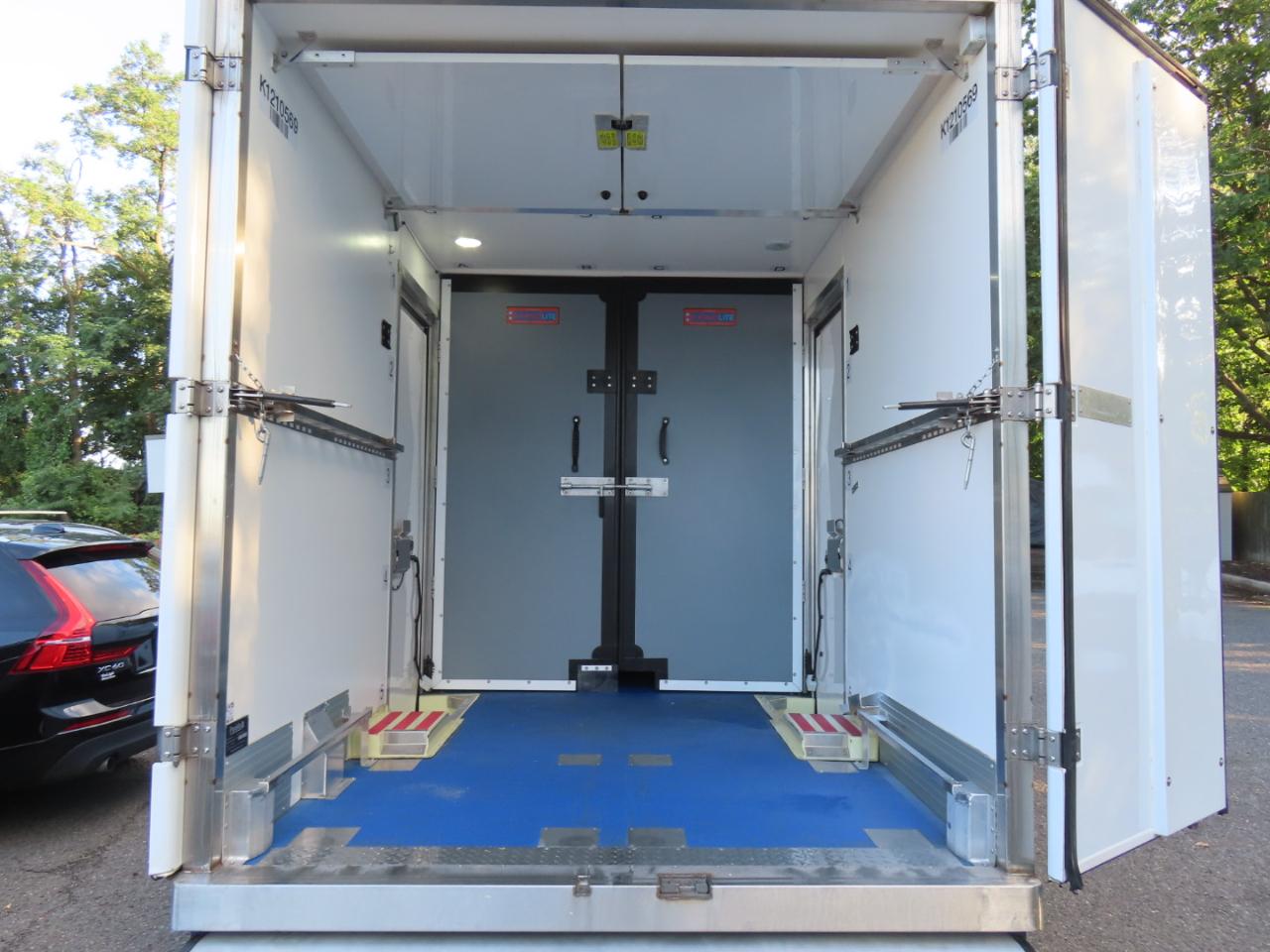 Ford Econoline E-350 Super Duty 2023