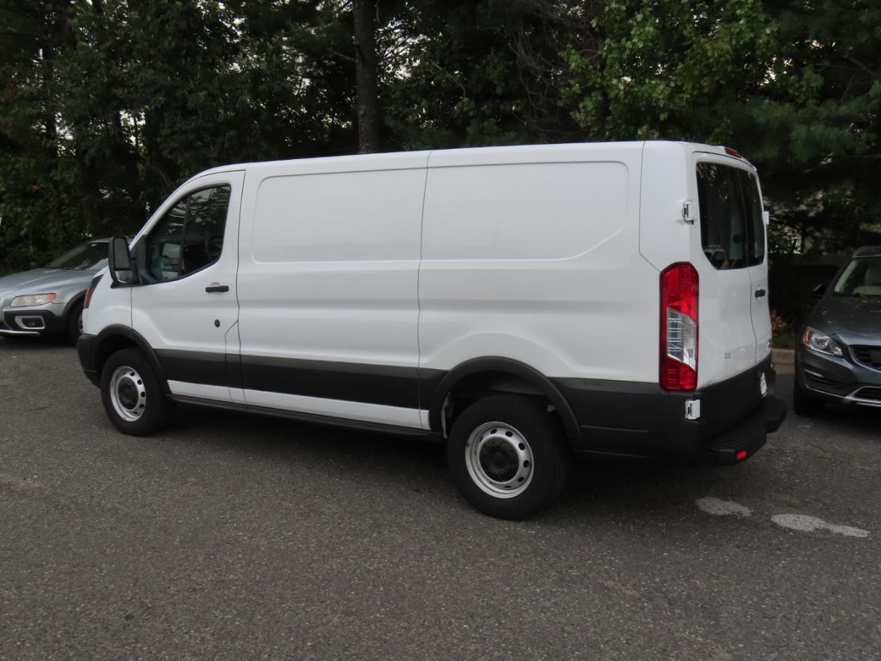 Ford Transit 250 Van Low Roof 60/40 Pass.130-in. WB 2019