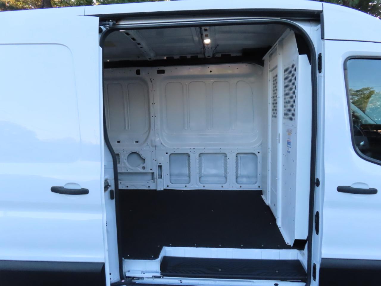 Ford Transit 250 Van Med. Roof w/Sliding Pass. 148-in. WB 2021