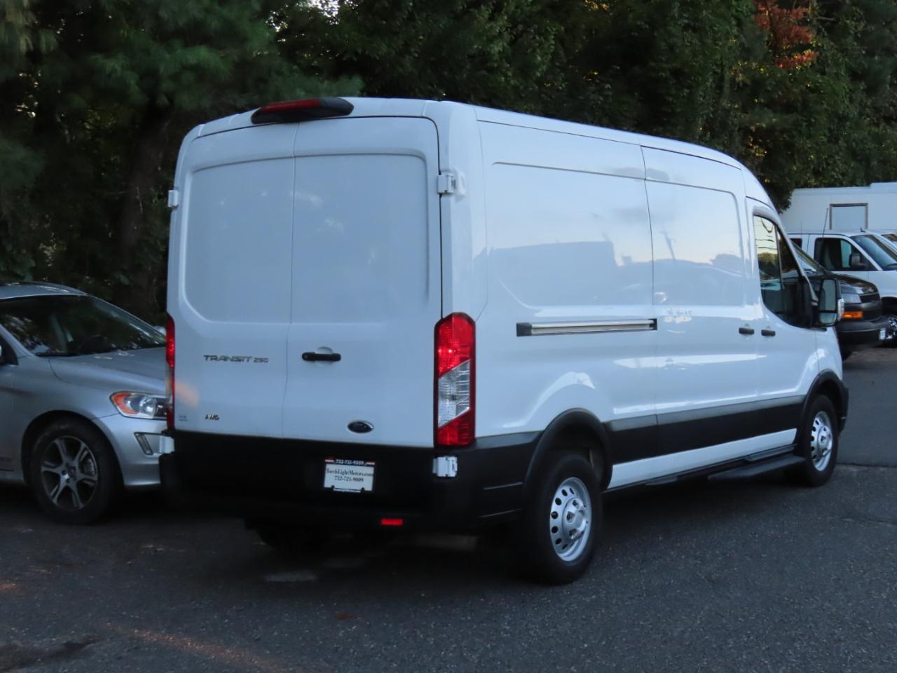 Ford Transit 250 Van Med. Roof w/Sliding Pass. 148-in. WB 2021