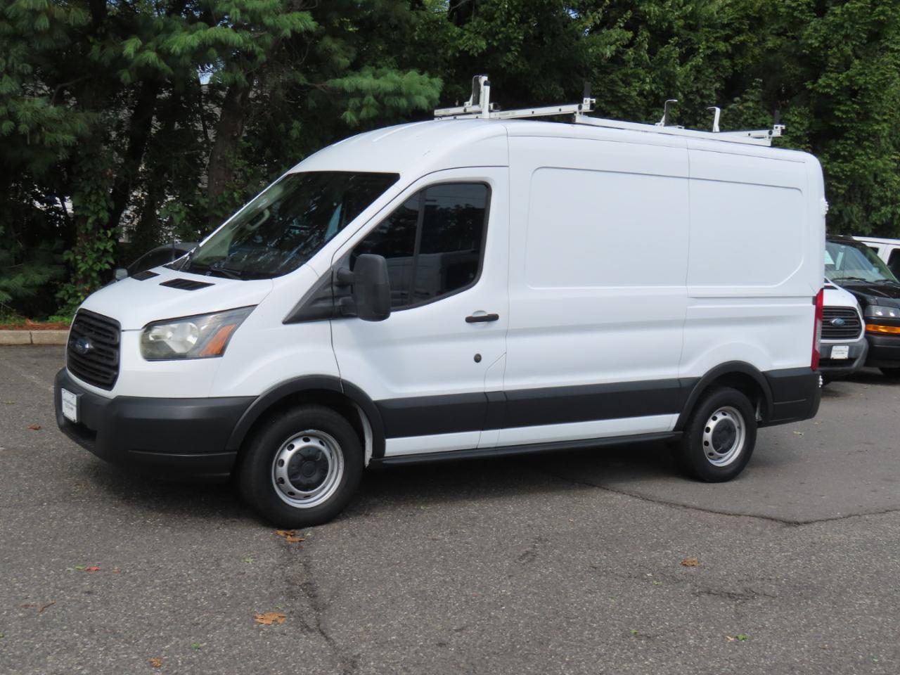 Ford Transit 150 Van Med. Roof w/Sliding Pass. 130-in. WB 2017