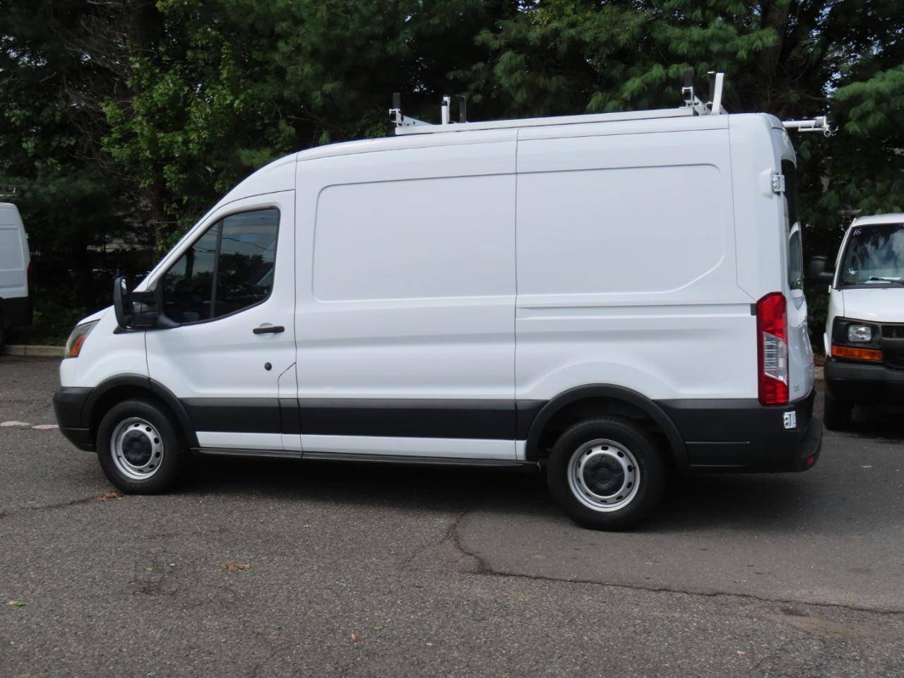 Ford Transit 150 Van Med. Roof w/Sliding Pass. 130-in. WB 2017