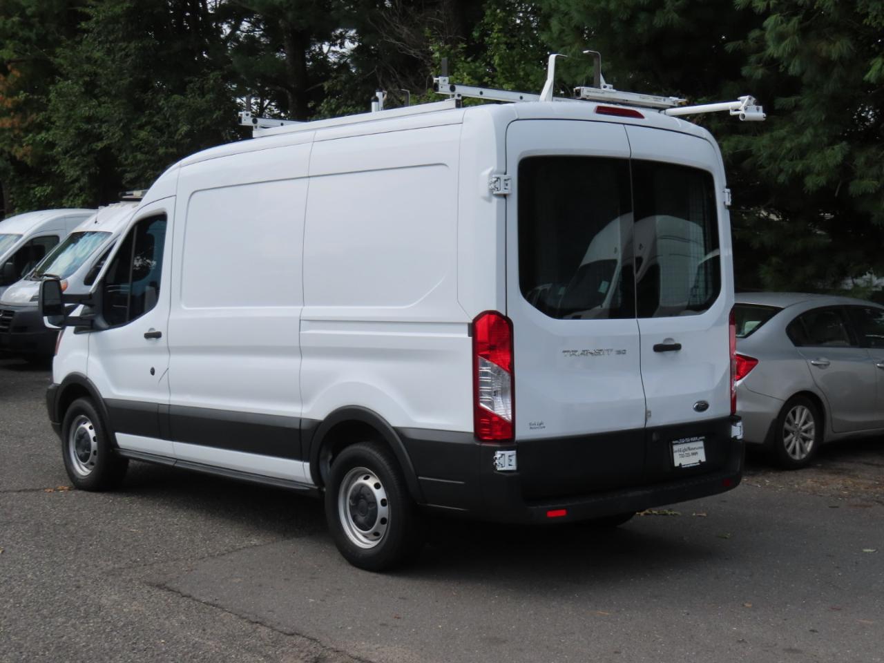 Ford Transit 150 Van Med. Roof w/Sliding Pass. 130-in. WB 2017