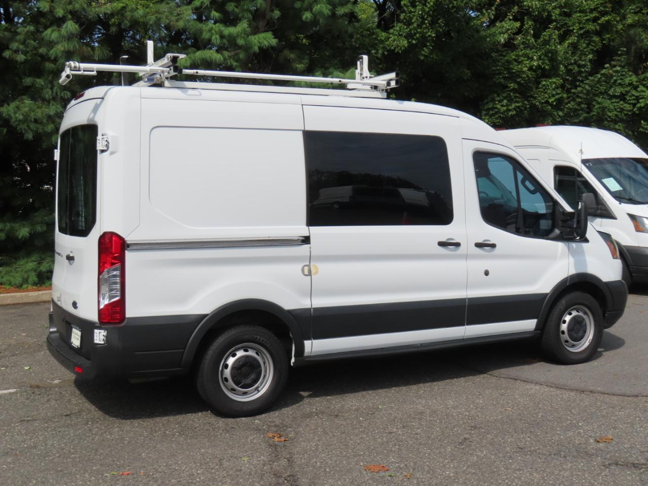 Ford Transit 150 Van Med. Roof w/Sliding Pass. 130-in. WB 2017