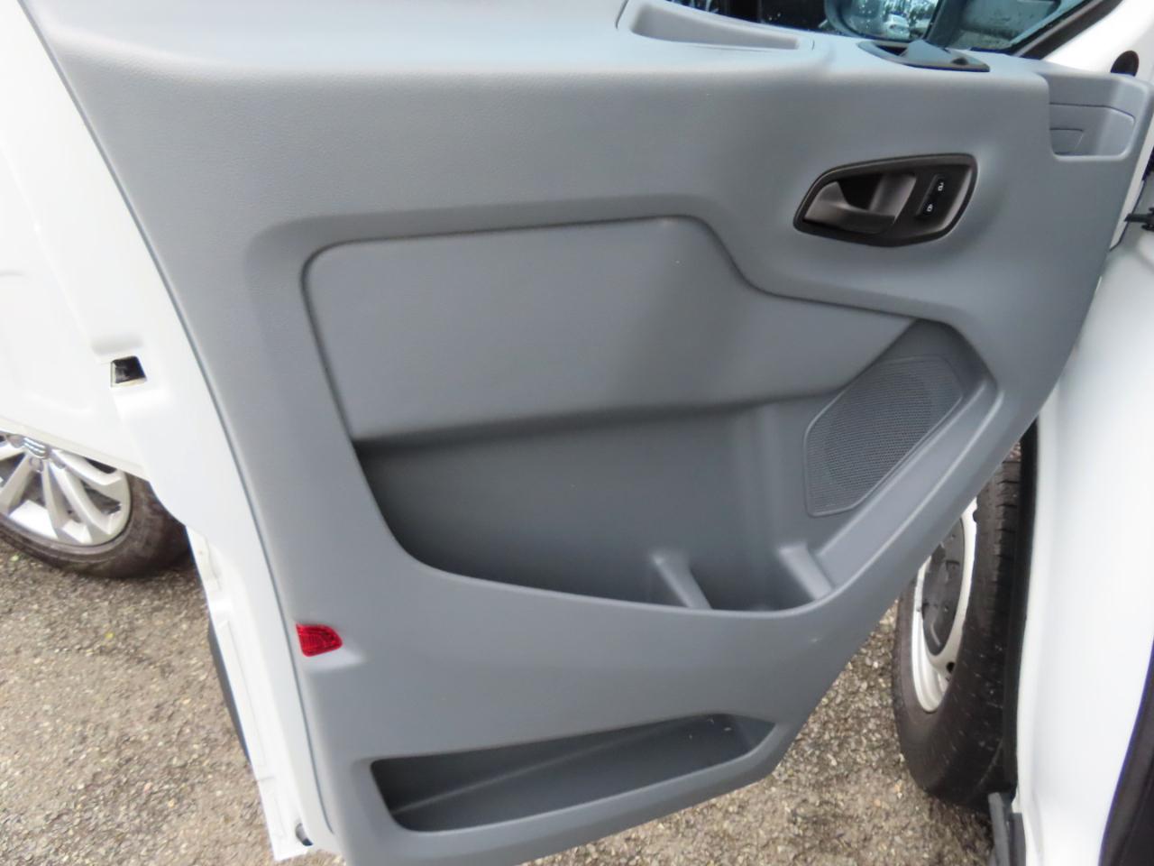Ford Transit 150 Van Med. Roof w/Sliding Pass. 130-in. WB 2017