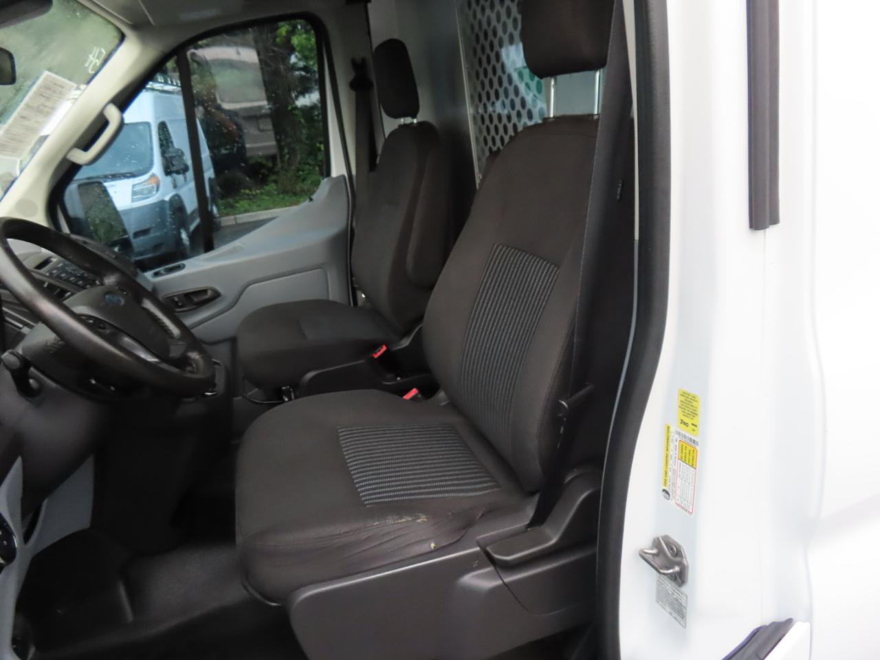 Ford Transit 150 Van Med. Roof w/Sliding Pass. 130-in. WB 2017