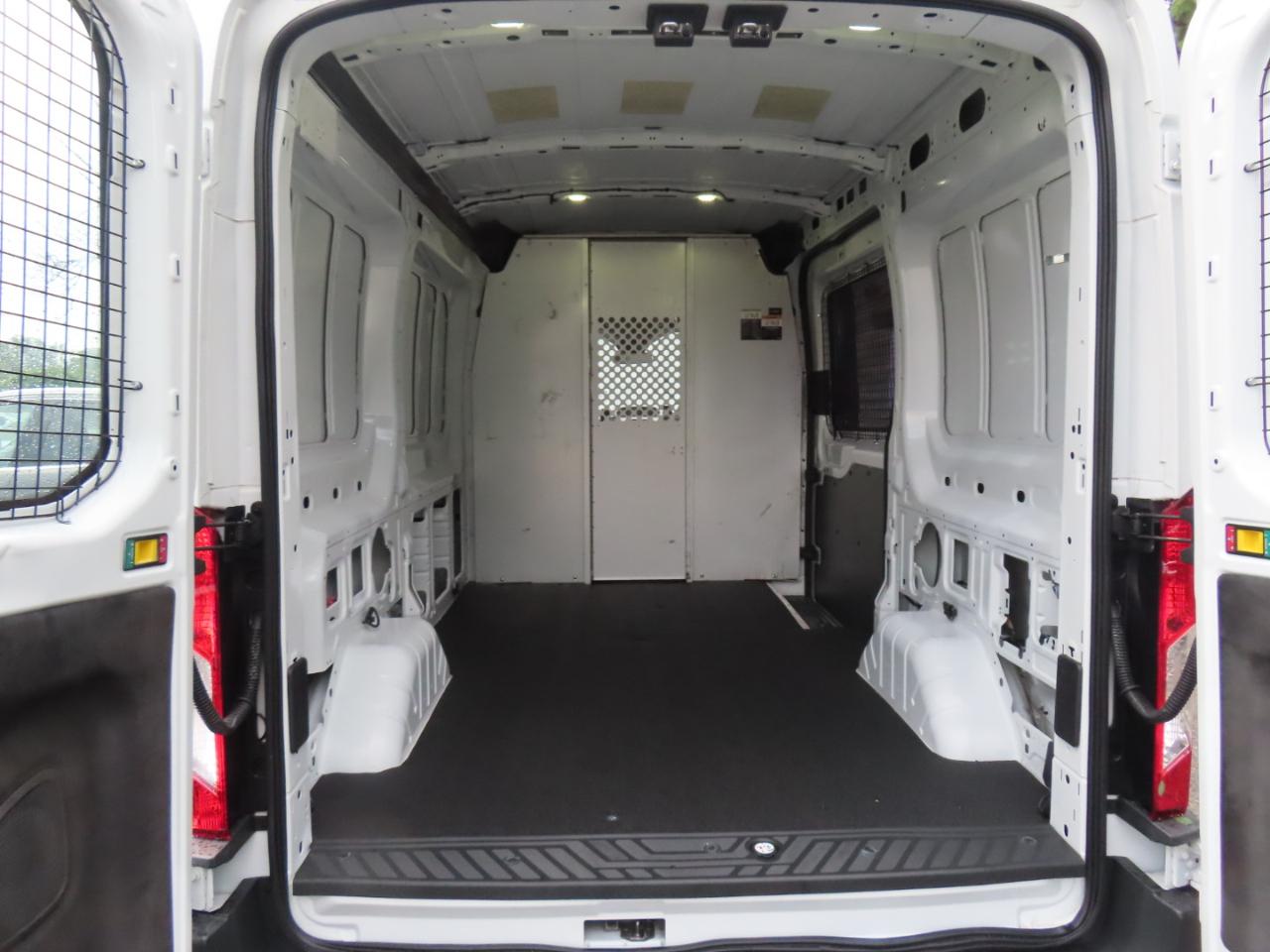 Ford Transit 150 Van Med. Roof w/Sliding Pass. 130-in. WB 2017