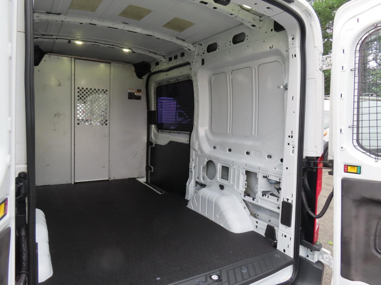 Ford Transit 150 Van Med. Roof w/Sliding Pass. 130-in. WB 2017