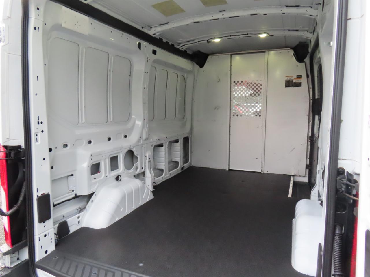 Ford Transit 150 Van Med. Roof w/Sliding Pass. 130-in. WB 2017