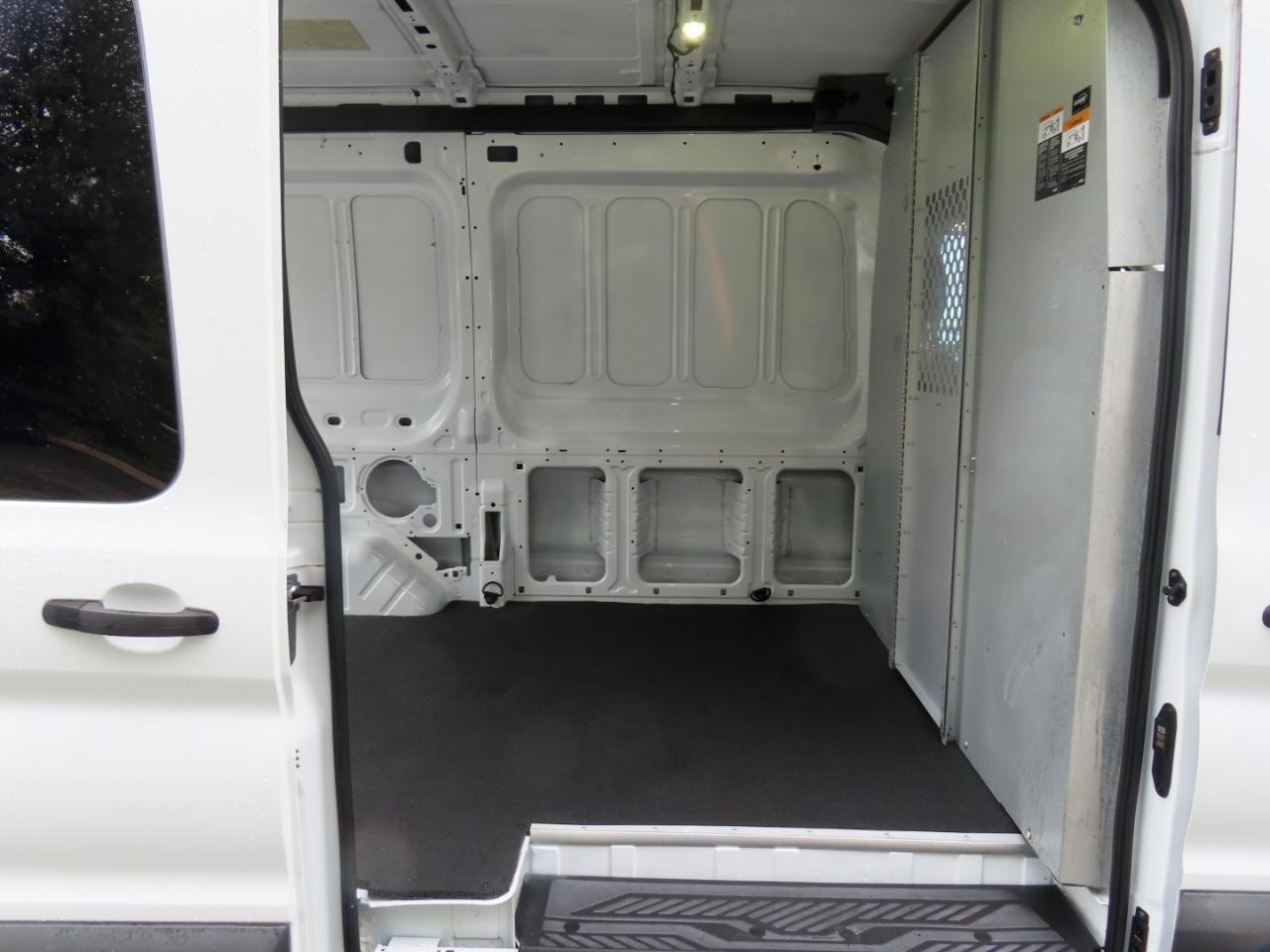 Ford Transit 150 Van Med. Roof w/Sliding Pass. 130-in. WB 2017