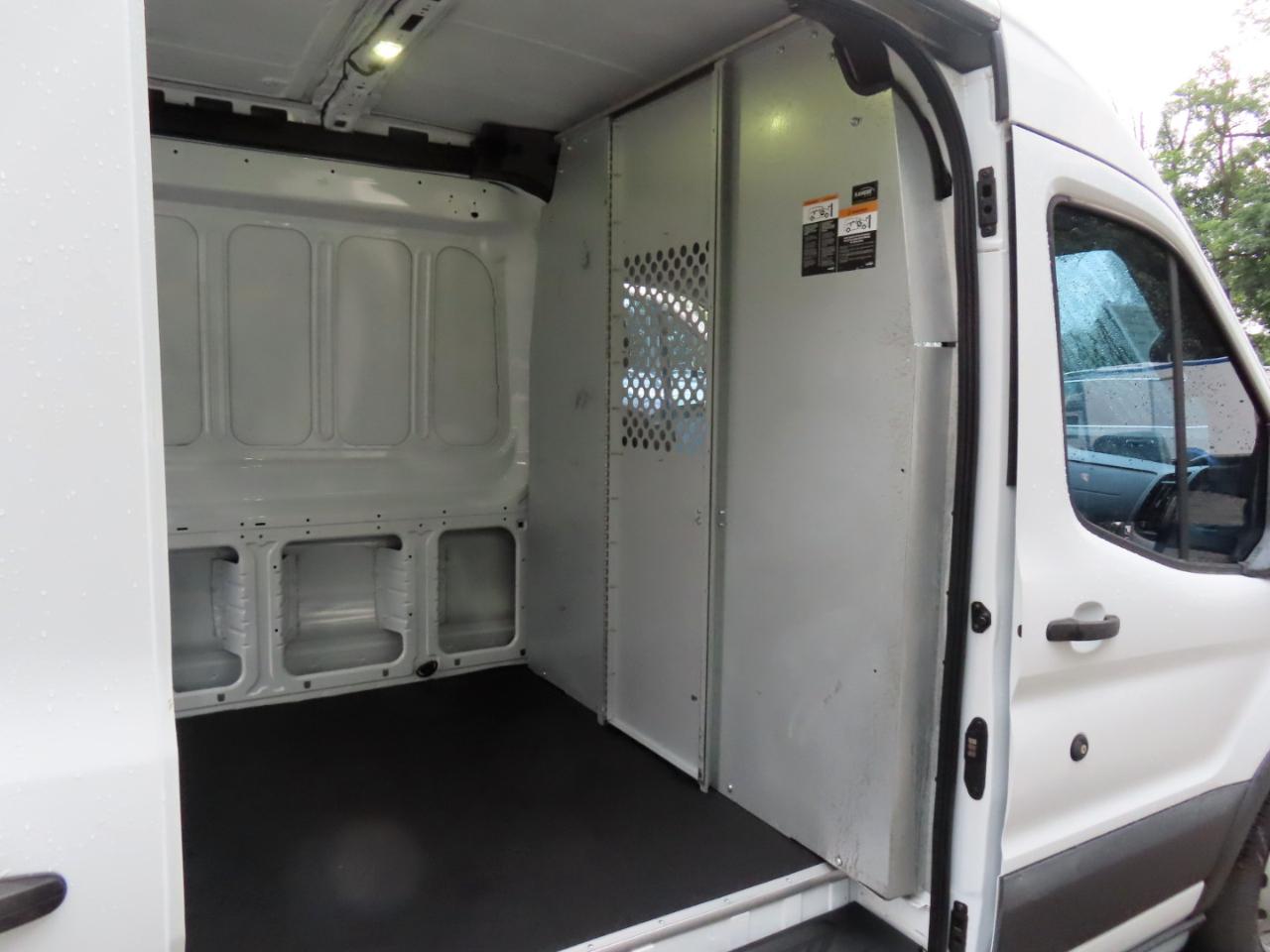 Ford Transit 150 Van Med. Roof w/Sliding Pass. 130-in. WB 2017