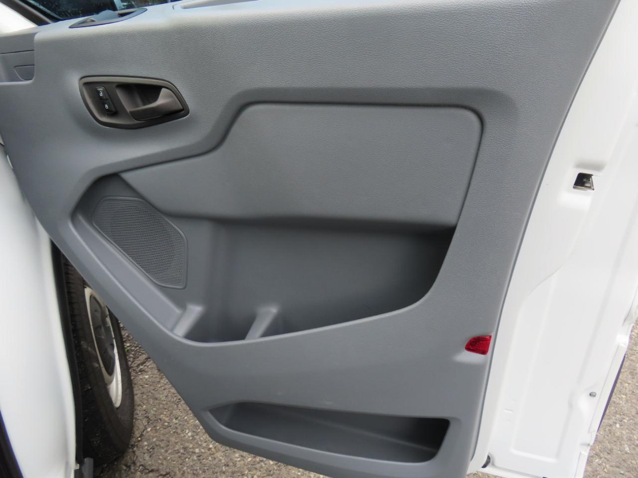 Ford Transit 150 Van Med. Roof w/Sliding Pass. 130-in. WB 2017