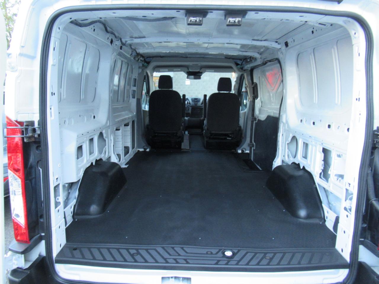 Ford Transit 150 Van Low Roof w/Sliding Pass. 130-in. WB 2019