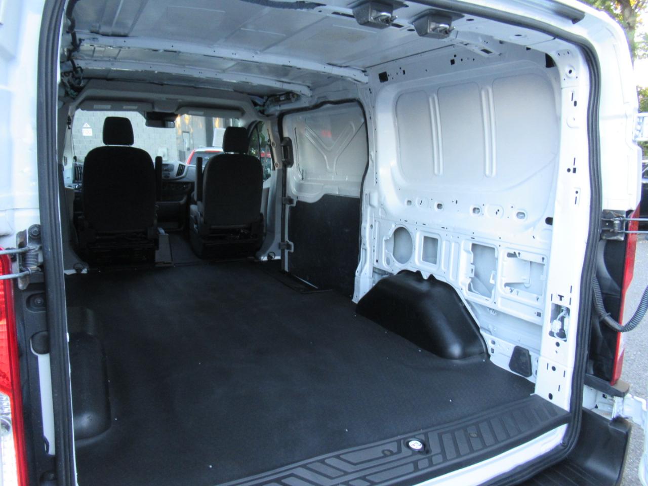 Ford Transit 150 Van Low Roof w/Sliding Pass. 130-in. WB 2019