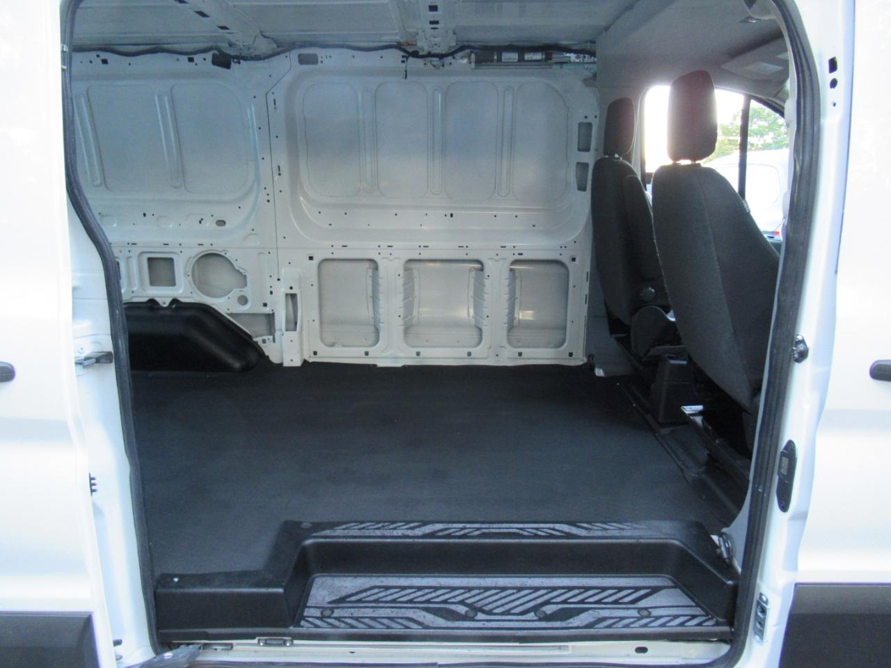 Ford Transit 150 Van Low Roof w/Sliding Pass. 130-in. WB 2019