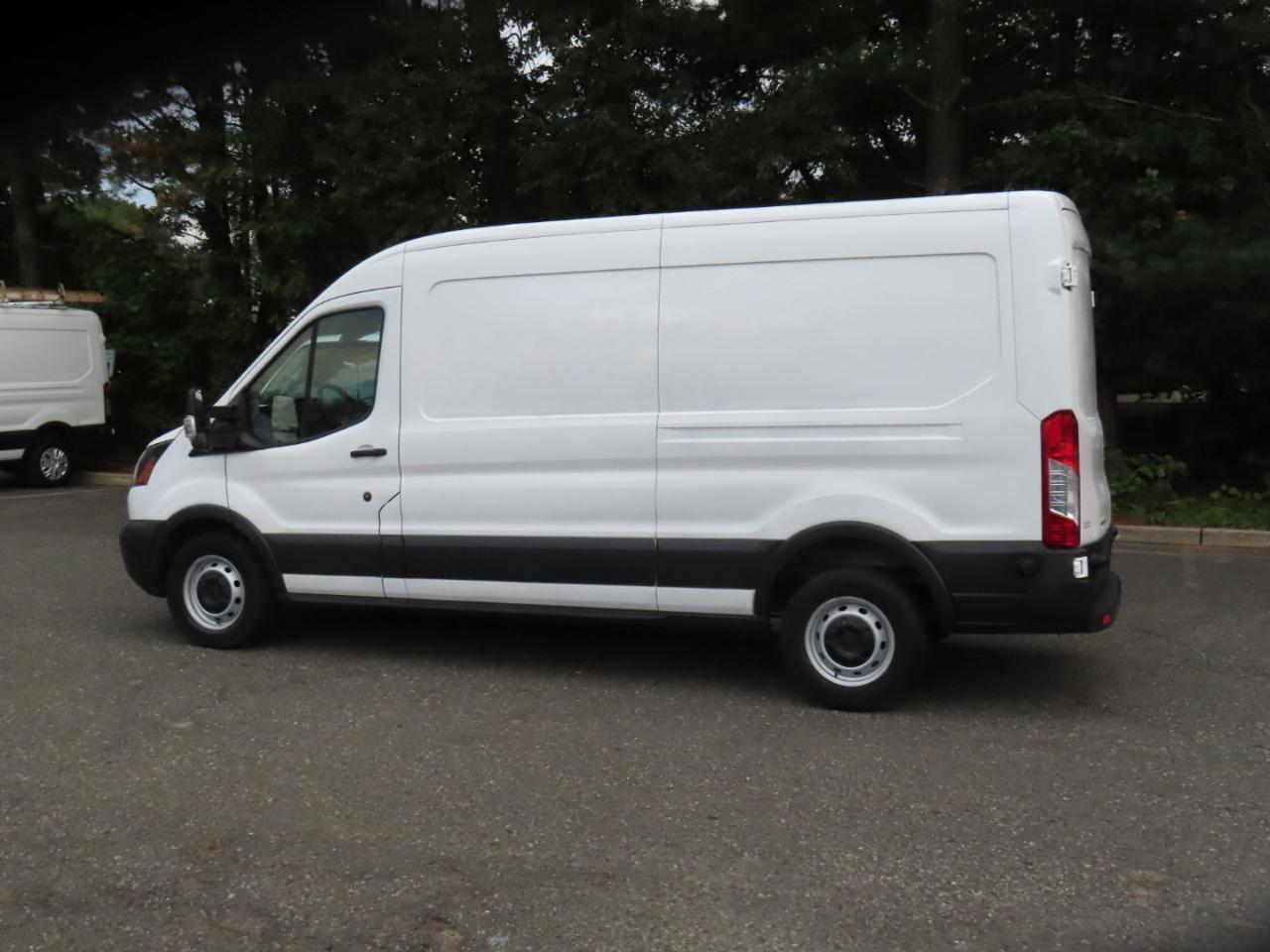 Ford Transit 250 Van Med. Roof w/Sliding Pass. 148-in. WB 2017