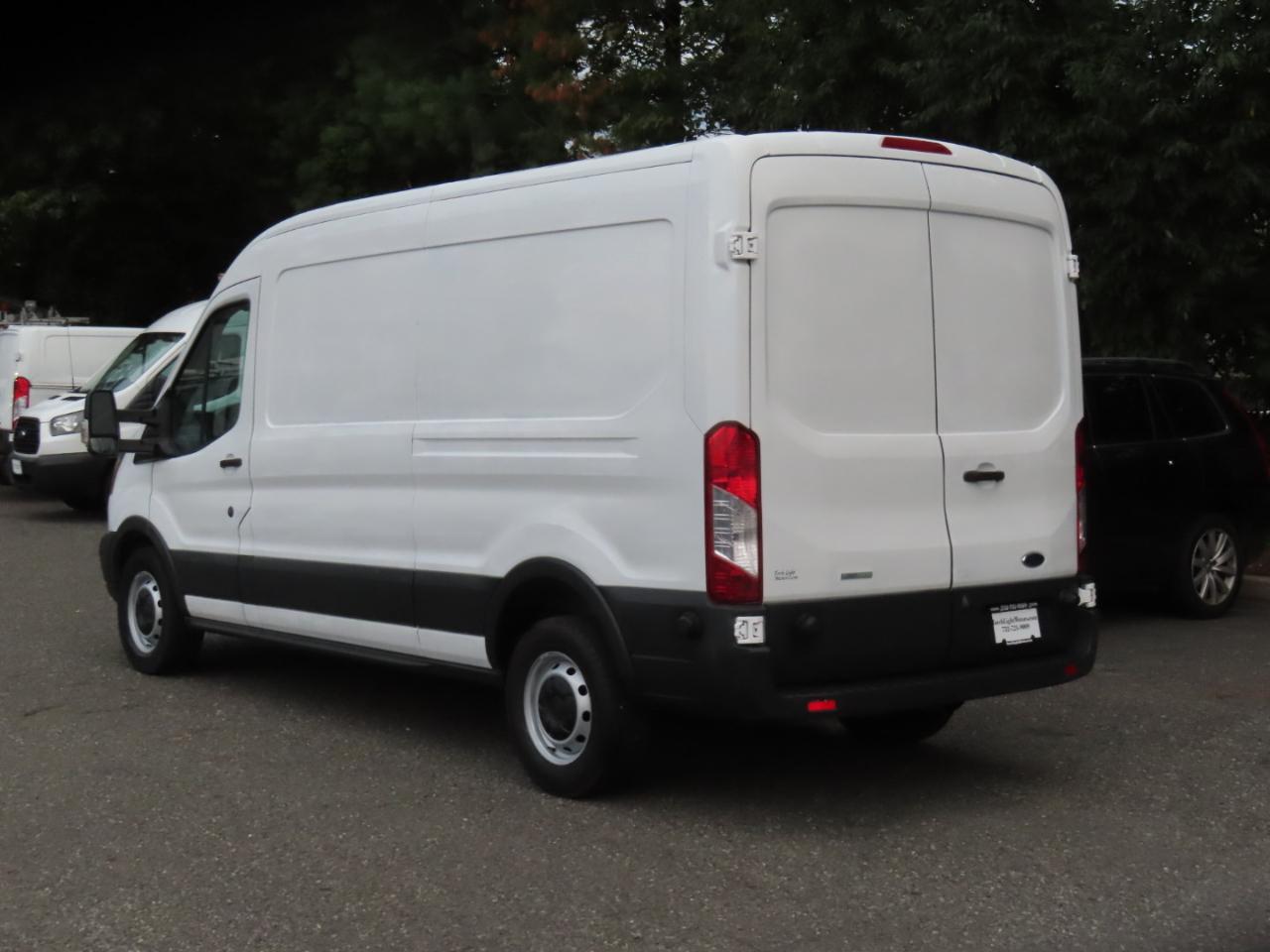 Ford Transit 250 Van Med. Roof w/Sliding Pass. 148-in. WB 2017