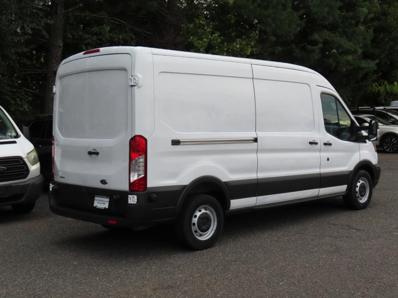 Ford Transit 250 Van Med. Roof w/Sliding Pass. 148-in. WB 2017