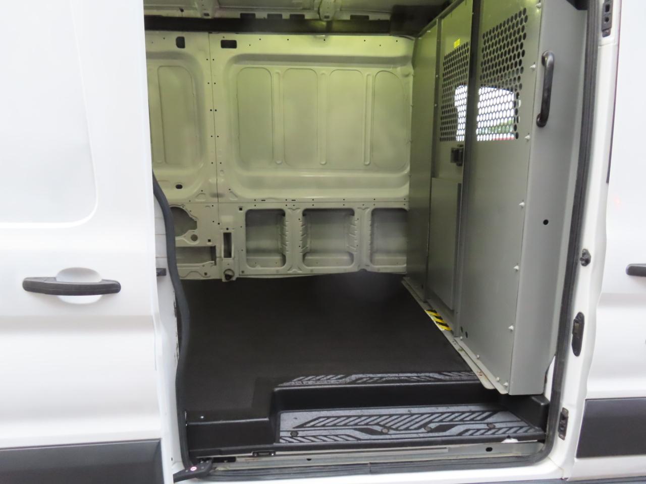 Ford Transit 250 Van Med. Roof w/Sliding Pass. 148-in. WB 2017