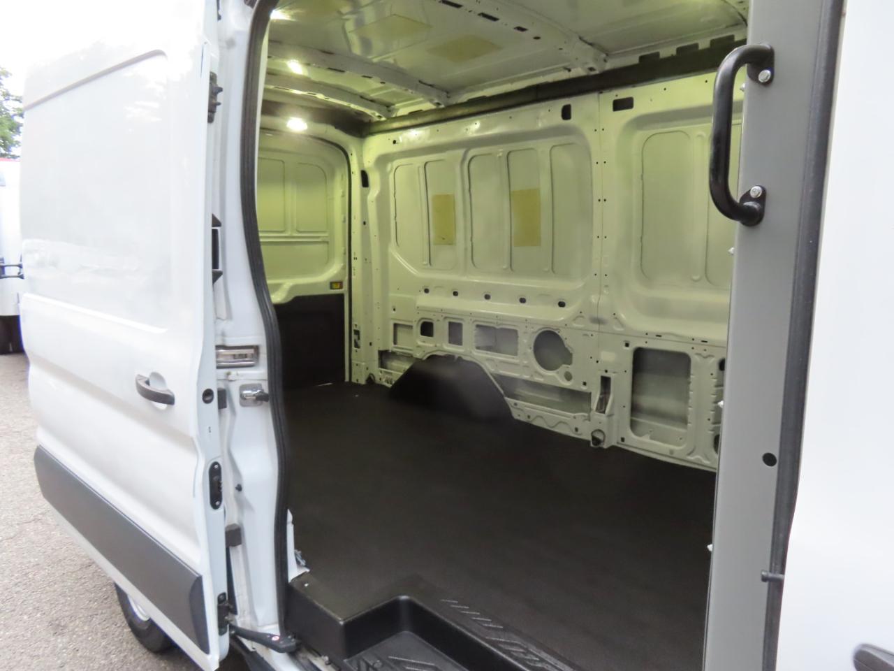 Ford Transit 250 Van Med. Roof w/Sliding Pass. 148-in. WB 2017