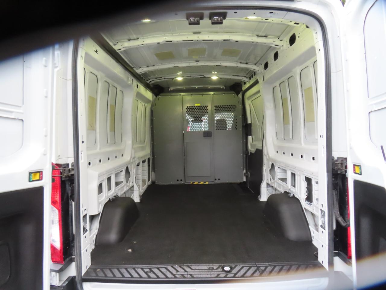 Ford Transit 250 Van Med. Roof w/Sliding Pass. 148-in. WB 2017