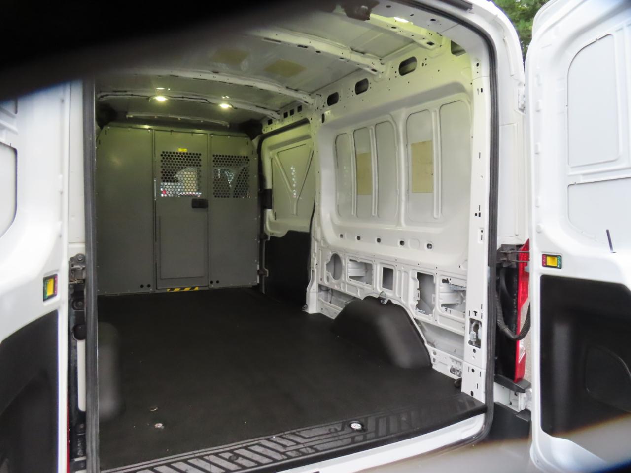 Ford Transit 250 Van Med. Roof w/Sliding Pass. 148-in. WB 2017