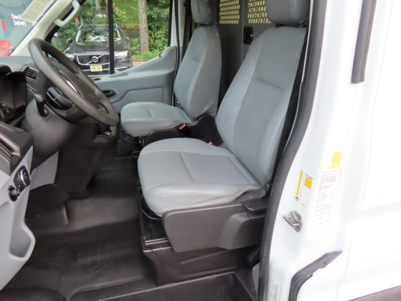 Ford Transit 250 Van Med. Roof w/Sliding Pass. 148-in. WB 2017