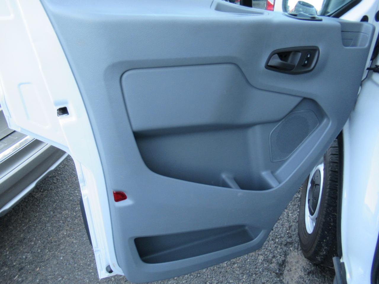 Ford Transit 350 Van Med. Roof w/Sliding Pass. 148-in. WB 2018