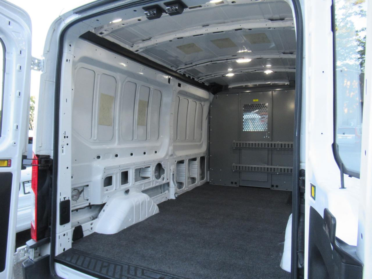 Ford Transit 350 Van Med. Roof w/Sliding Pass. 148-in. WB 2018