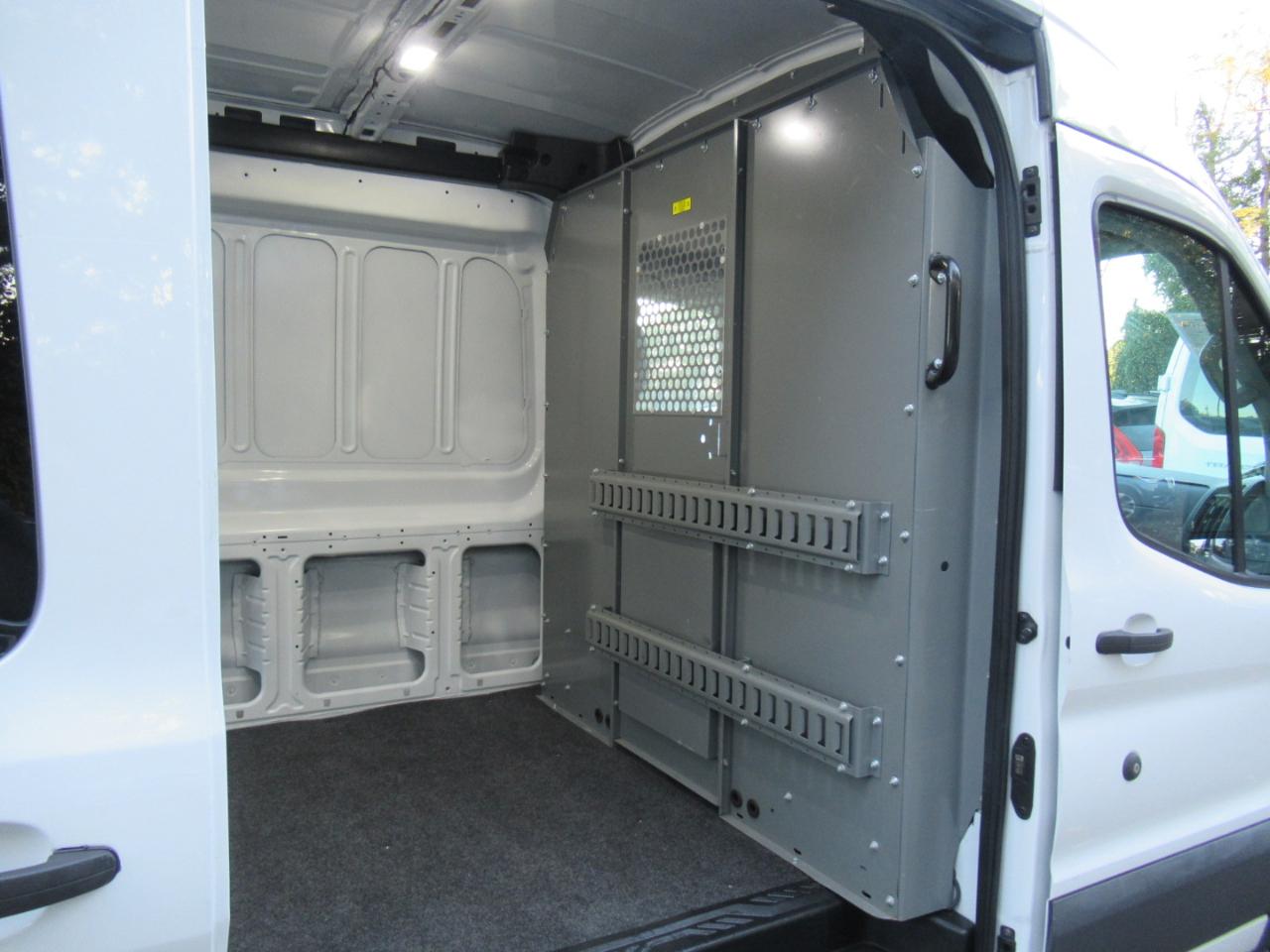 Ford Transit 350 Van Med. Roof w/Sliding Pass. 148-in. WB 2018