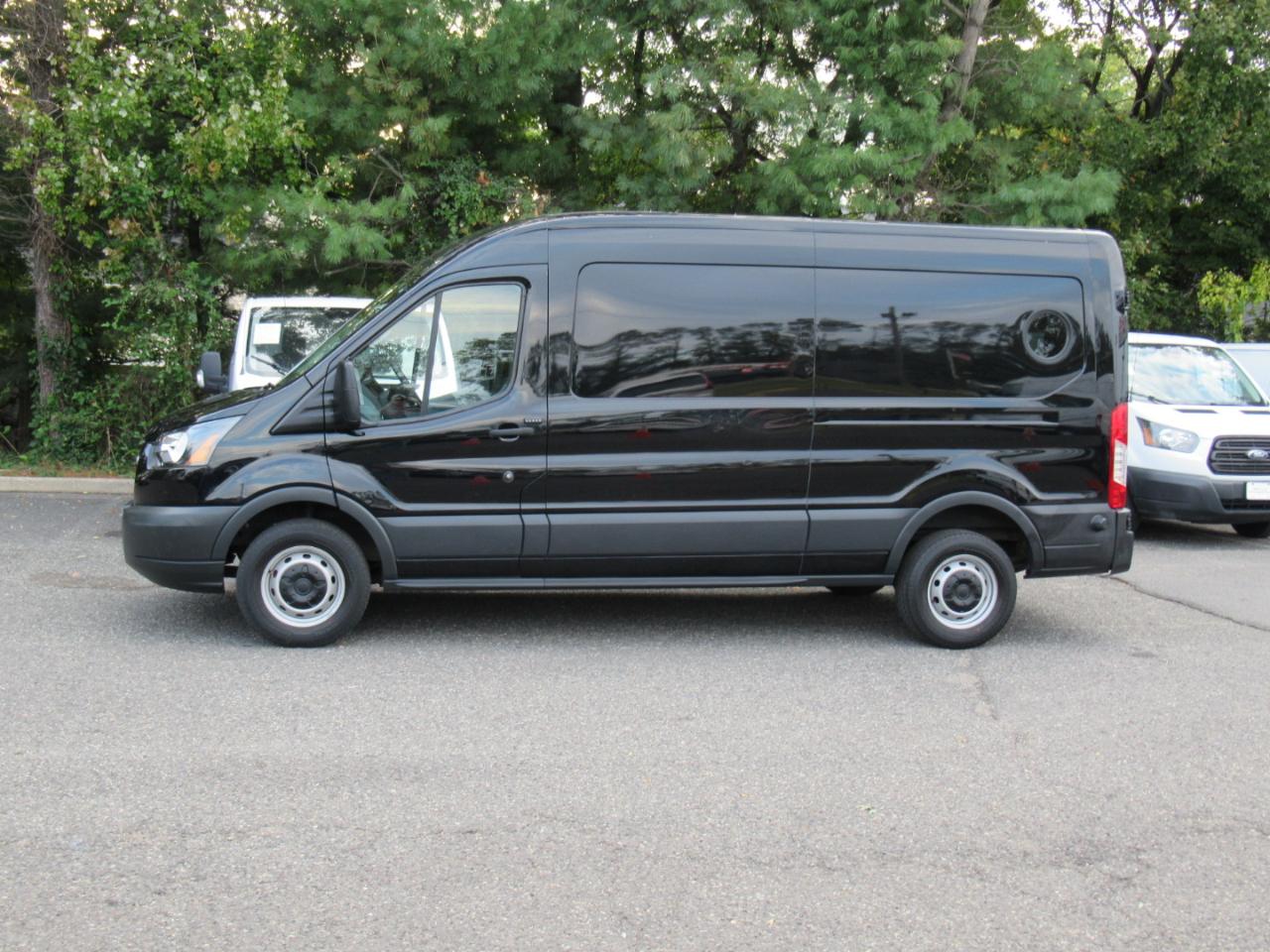 Ford Transit 250 Van Med. Roof w/Sliding Pass. 148-in. WB 2017