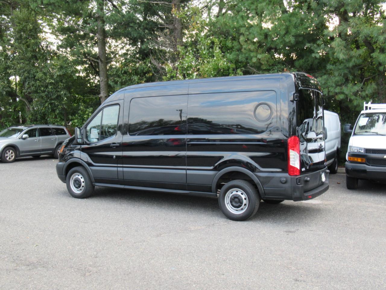 Ford Transit 250 Van Med. Roof w/Sliding Pass. 148-in. WB 2017