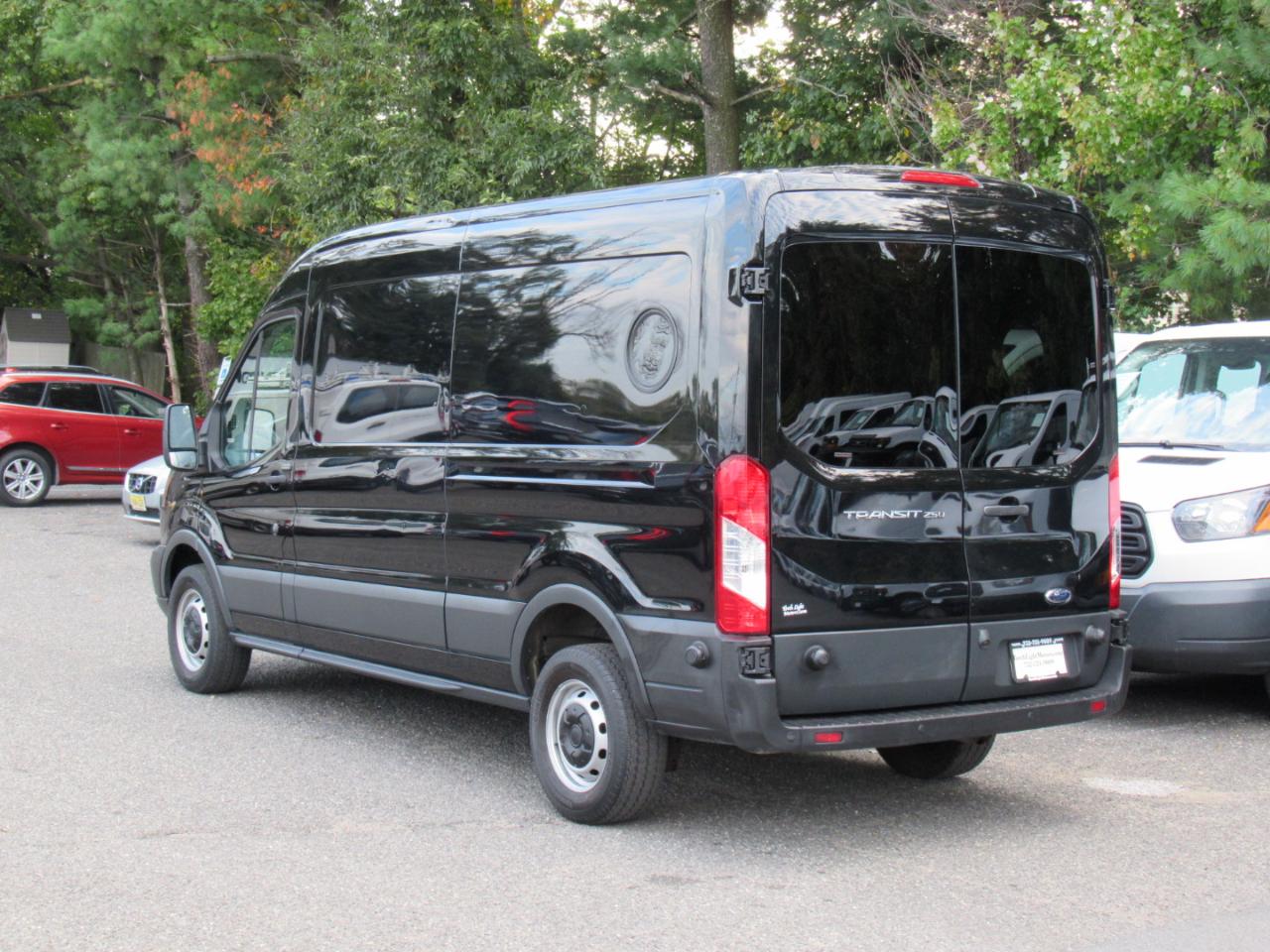 Ford Transit 250 Van Med. Roof w/Sliding Pass. 148-in. WB 2017